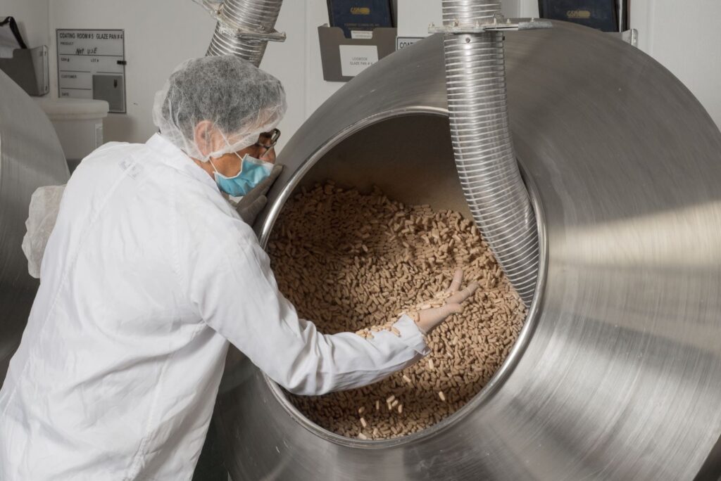 tablet supplement manufacturing tablet quality inspection by Vitaquest manufacturing quality assurance production staff